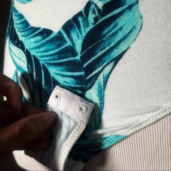 CHAROLETTE RUSSE summer paradise low back bodysuit - Picture 3 of 5